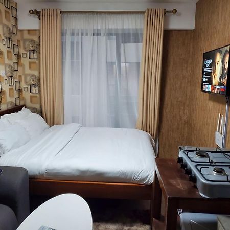 Lovely & Cozy Compact Studio Near Airport With Rooftop View Apartment ไนโรบี ภายนอก รูปภาพ