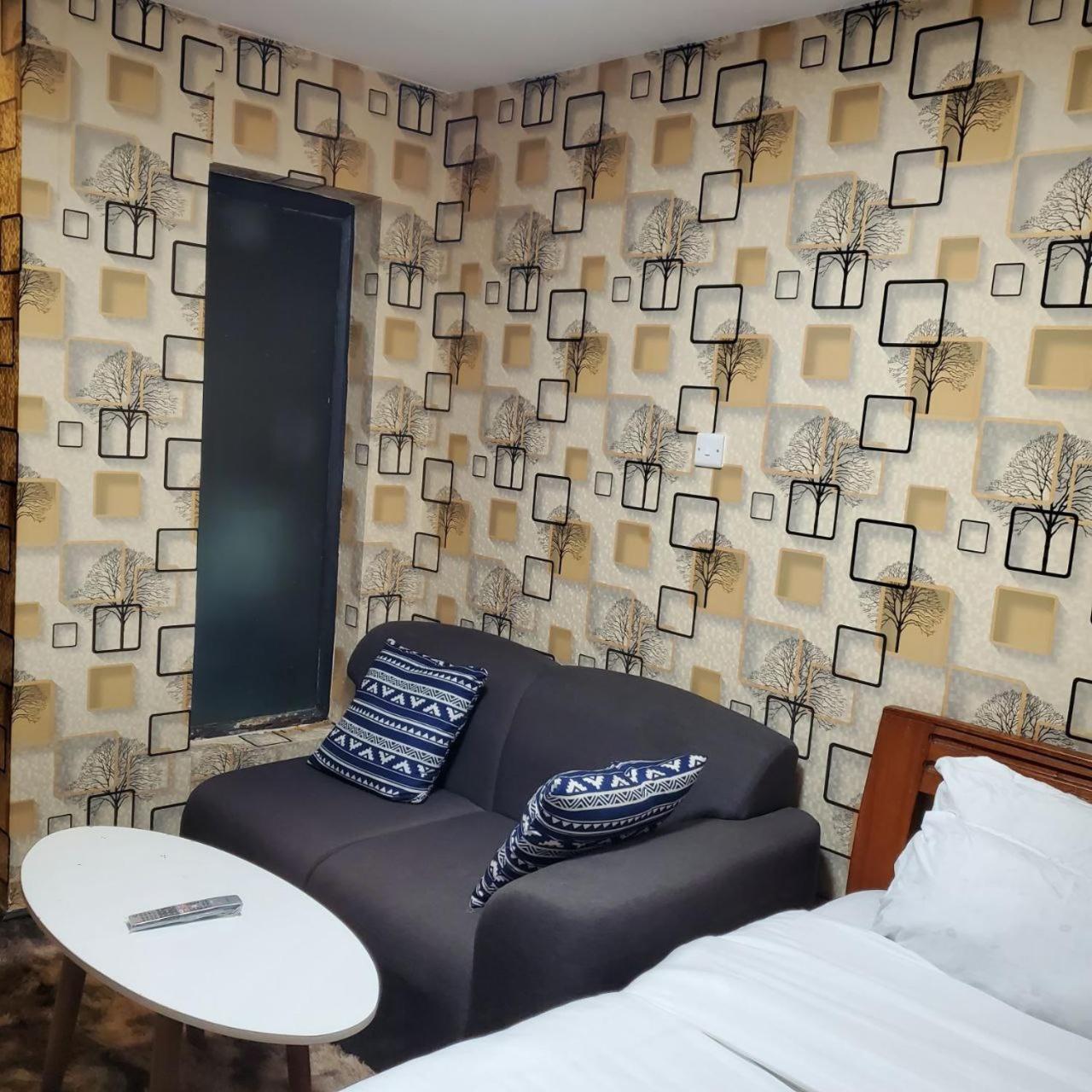 Lovely & Cozy Compact Studio Near Airport With Rooftop View Apartment ไนโรบี ภายนอก รูปภาพ