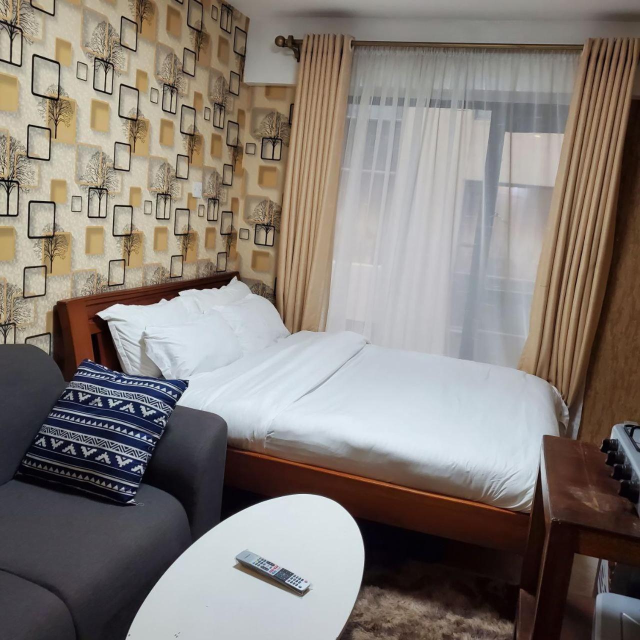 Lovely & Cozy Compact Studio Near Airport With Rooftop View Apartment ไนโรบี ภายนอก รูปภาพ