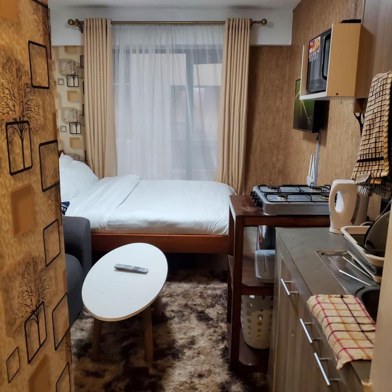 Lovely & Cozy Compact Studio Near Airport With Rooftop View Apartment ไนโรบี ภายนอก รูปภาพ