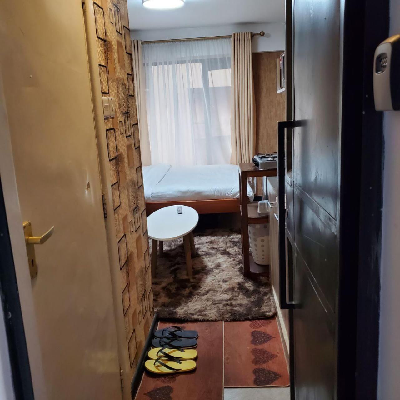 Lovely & Cozy Compact Studio Near Airport With Rooftop View Apartment ไนโรบี ภายนอก รูปภาพ