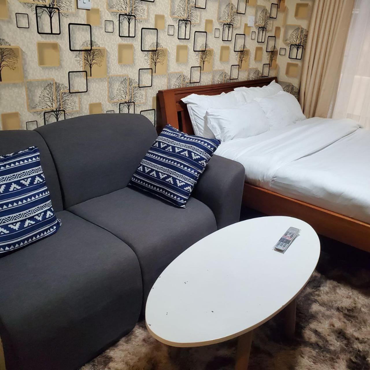 Lovely & Cozy Compact Studio Near Airport With Rooftop View Apartment ไนโรบี ภายนอก รูปภาพ