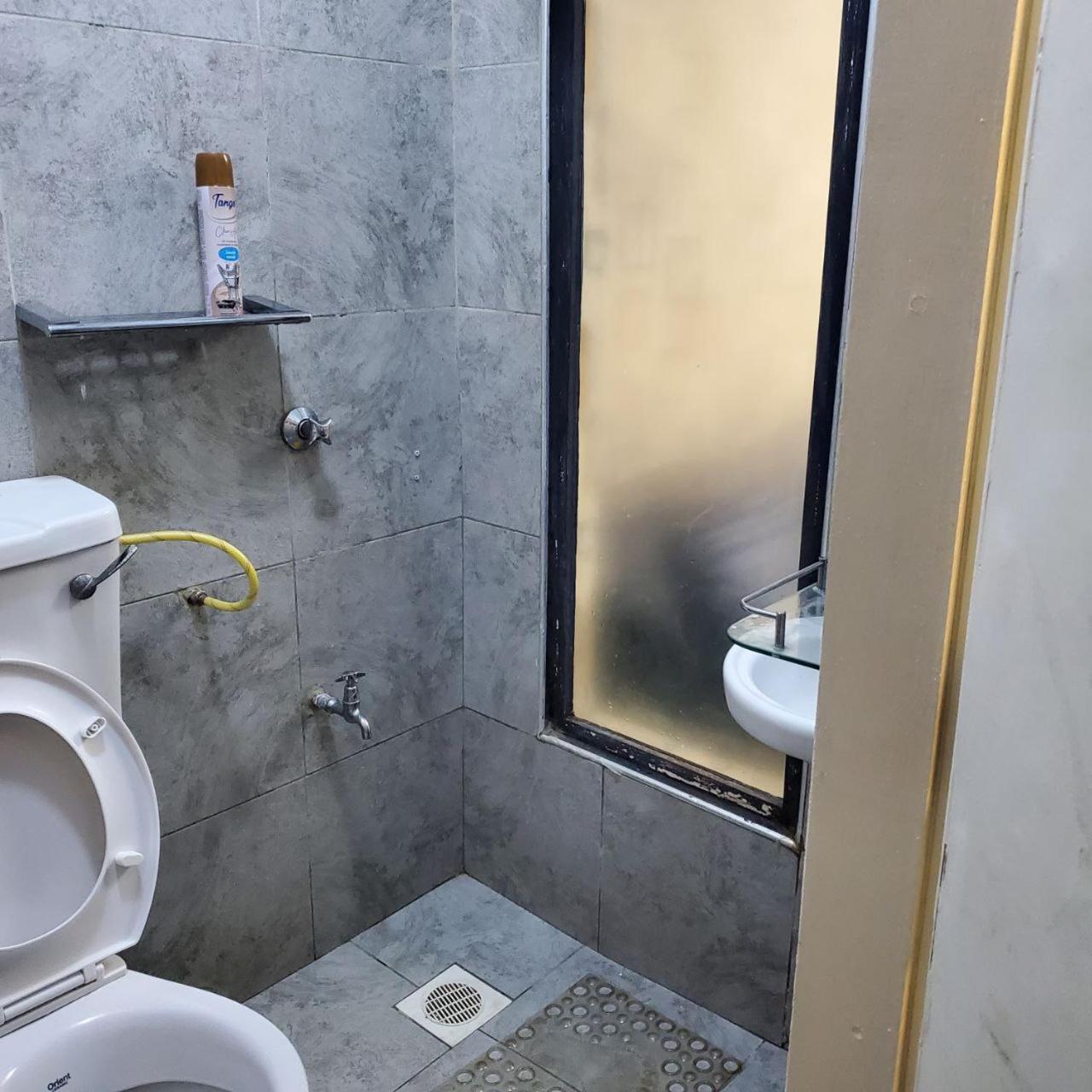 Lovely & Cozy Compact Studio Near Airport With Rooftop View Apartment ไนโรบี ภายนอก รูปภาพ